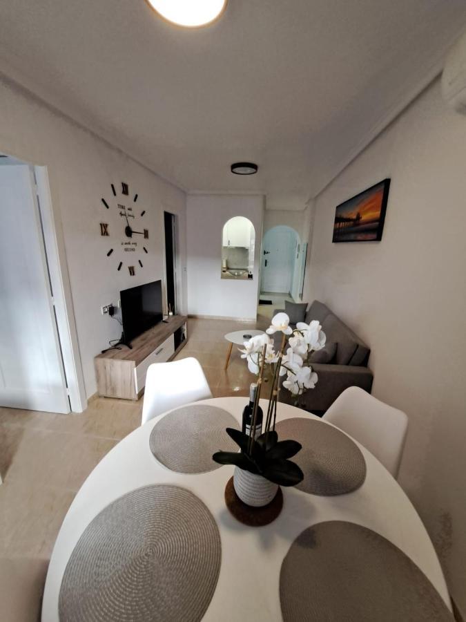 Modern 2 Bedroom Apartment In The Center Of Torrevieja Eksteriør bilde